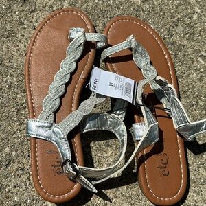 NWT sandals size 7/8